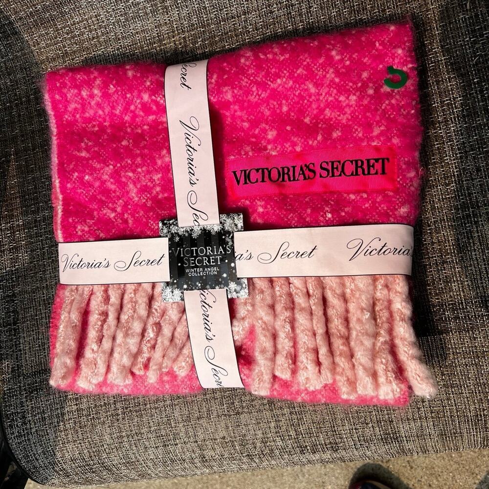 Victoria’s Secret blush color block scarf, shades of pink
